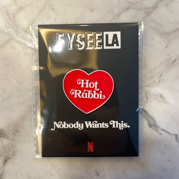 Netflix "Nobody Wants This" Hot Rabbi Heart Pin - Picture 1 of 2